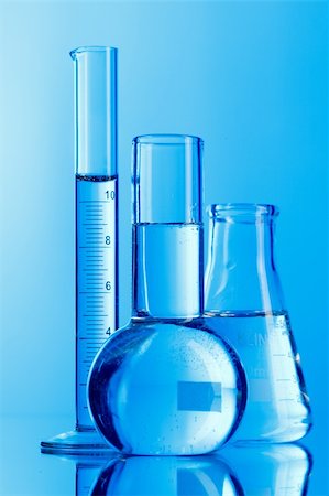 simsearch:695-05770667,k - Laboratory glassware Stock Photo - Budget Royalty-Free & Subscription, Code: 400-04320220