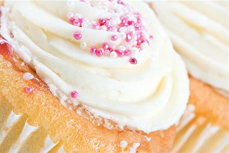 simsearch:400-05927881,k - Close up of cupcakes with icing Stock Photo - Budget Royalty-Free & Subscription, Code: 400-04320859