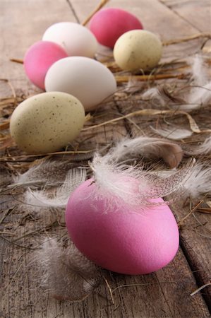 simsearch:400-07422530,k - Colorful easter eggs with feathers on old wooden table Fotografie stock - Microstock e Abbonamento, Codice: 400-04321066