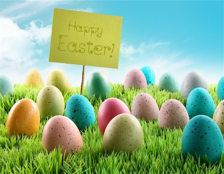 simsearch:400-04368497,k - Colorful Easter eggs with sign in a grass field with blue sky Fotografie stock - Microstock e Abbonamento, Codice: 400-04321067