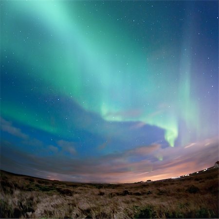 Aurora Borealis (Northern Lights) over southern Iceland. Photographie de stock - Aubaine LD & Abonnement, Code: 400-04321411