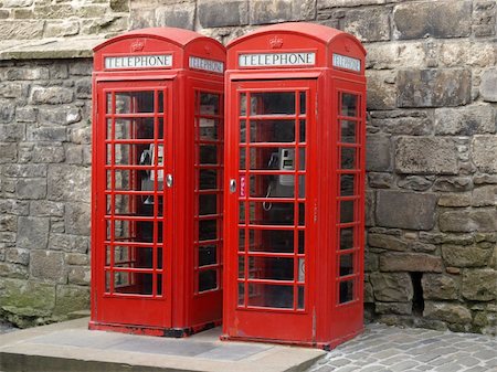 simsearch:400-04323461,k - Traditional red telephone box in London, UK Stock Photo - Budget Royalty-Free & Subscription, Code: 400-04322077