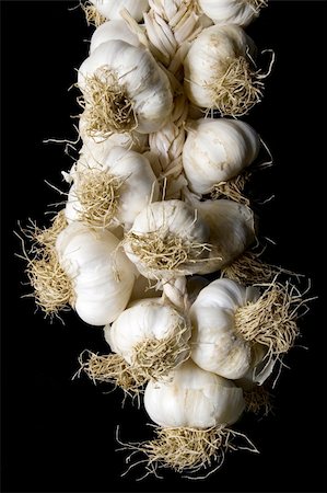 simsearch:400-04134733,k - Garlic plait isolated on black background Foto de stock - Royalty-Free Super Valor e Assinatura, Número: 400-04322503