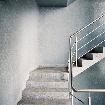 simsearch:400-05728613,k - Empty modern building stairway Foto de stock - Royalty-Free Super Valor e Assinatura, Número: 400-04322783