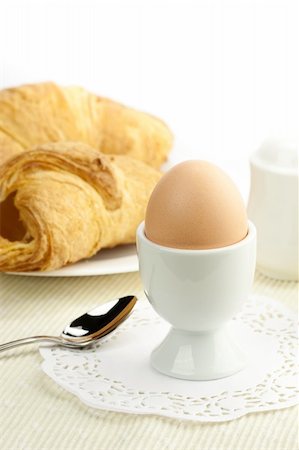 simsearch:400-08338441,k - breakfast table with egg Stockbilder - Microstock & Abonnement, Bildnummer: 400-04322955
