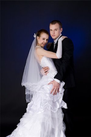 simsearch:400-07332647,k - Bride and groom studio portrait over blue background Stockbilder - Microstock & Abonnement, Bildnummer: 400-04323363