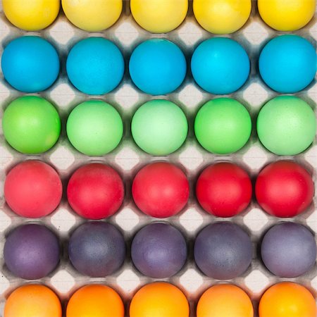 simsearch:400-04313927,k - multi color eggs in box Photographie de stock - Aubaine LD & Abonnement, Code: 400-04334719