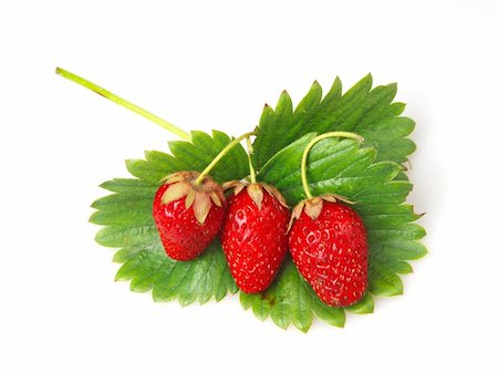 simsearch:400-06076486,k - three strawberries isolated on white Foto de stock - Royalty-Free Super Valor e Assinatura, Número: 400-04334722