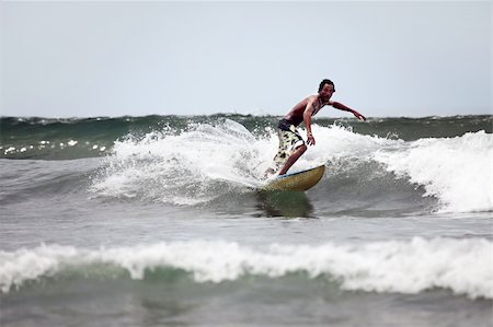simsearch:400-04108589,k - Young men - the surfer in ocean. Bali. Indonesia Foto de stock - Super Valor sin royalties y Suscripción, Código: 400-04335731