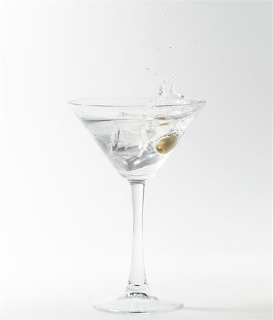 simsearch:400-06409646,k - martini cocktail splashing into glass on white background Stock Photo - Budget Royalty-Free & Subscription, Code: 400-04335781