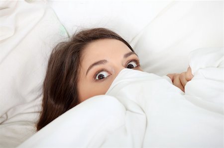 sexismus - Scared young woman in bed. Stockbilder - Microstock & Abonnement, Bildnummer: 400-04335929