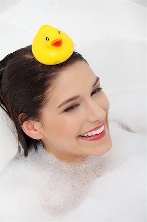 Beautiful young caucasian woman taking a bath with yellow duck. Photographie de stock - Aubaine LD & Abonnement, Code: 400-04336010