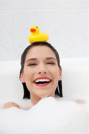 Beautiful young caucasian woman taking a bath with yellow duck. Photographie de stock - Aubaine LD & Abonnement, Code: 400-04336011