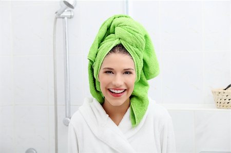 Happy young brunette after bath or shower Foto de stock - Super Valor sin royalties y Suscripción, Código: 400-04336113