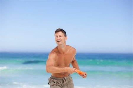 simsearch:6109-06195368,k - Man playing frisbee Stock Photo - Budget Royalty-Free & Subscription, Code: 400-04336812