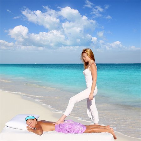 shiatsu - back walking shiatsu massage Caribbean beach woman paradise landscape Foto de stock - Super Valor sin royalties y Suscripción, Código: 400-04337026