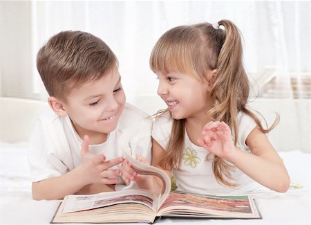 fotostok_pdv (artist) - Lovely children - brother and sister, reading a book, on the bed Foto de stock - Royalty-Free Super Valor e Assinatura, Número: 400-04337280