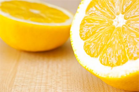 The wood surface cut in half lemon. Fotografie stock - Microstock e Abbonamento, Codice: 400-04337399