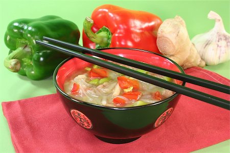 sour spicy Thai soup with glass noodles, chicken, bamboo shoots and peppers Photographie de stock - Aubaine LD & Abonnement, Code: 400-04337937