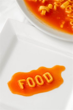 simsearch:400-04341378,k - food spelt with pasta letters on a square plate Fotografie stock - Microstock e Abbonamento, Codice: 400-04338930