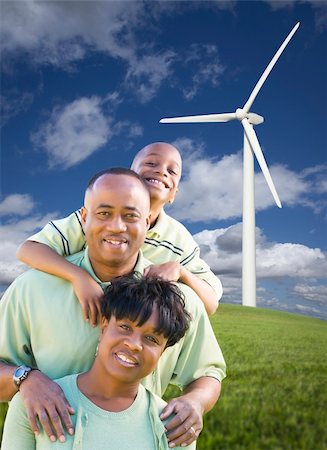 simsearch:400-04339274,k - Happy African American Family and Wind Turbine with Dramatic Sky and Clouds. Fotografie stock - Microstock e Abbonamento, Codice: 400-04339274