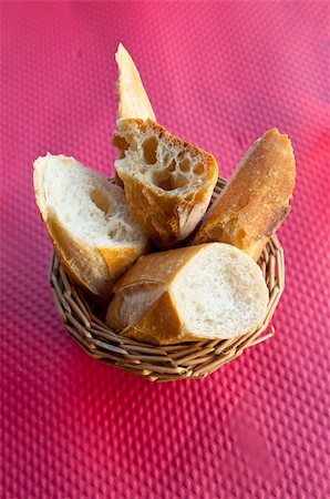 simsearch:400-04699541,k - bread in basket - little roll breads in basket on table Foto de stock - Super Valor sin royalties y Suscripción, Código: 400-04331207