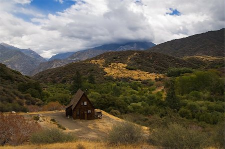 Alone house in Kings Canyon, California Stock Photo - Budget Royalty-Free & Subscription, Code: 400-04331264