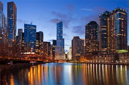 simsearch:400-04821411,k - Image of Chicago downtown district at twilight. Photographie de stock - Aubaine LD & Abonnement, Code: 400-04331379