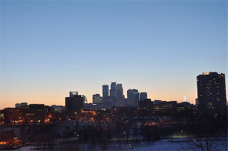 The skyline of Minneapolis at sunset Stockbilder - Microstock & Abonnement, Bildnummer: 400-04331564