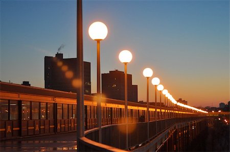 Washington Ave Bridge, Minneapolis, MN at sunset Stockbilder - Microstock & Abonnement, Bildnummer: 400-04331565