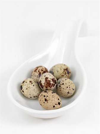 rebhuhn - Quail eggs isolated against a white background Photographie de stock - Aubaine LD & Abonnement, Code: 400-04331611