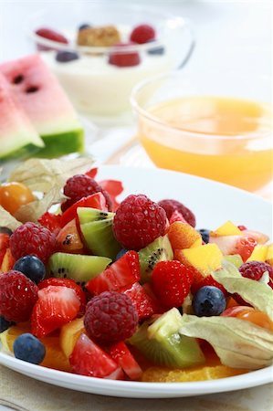 simsearch:400-04415230,k - Delicious fresh  fruit salad served in bowl as dessert Photographie de stock - Aubaine LD & Abonnement, Code: 400-04332550