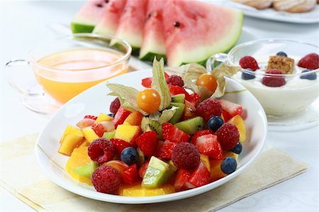 simsearch:400-04415230,k - Delicious fresh  fruit salad served in bowl as dessert Photographie de stock - Aubaine LD & Abonnement, Code: 400-04332551