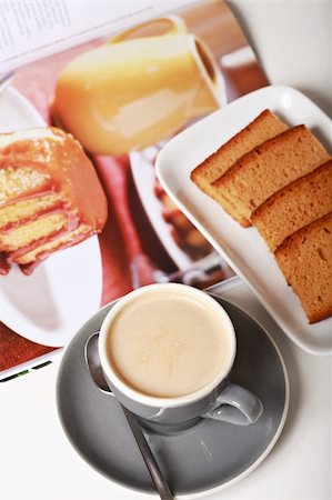 simsearch:400-05253970,k - Delicious coffee with milk and biscuits Photographie de stock - Aubaine LD & Abonnement, Code: 400-04332565
