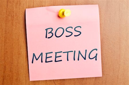 simsearch:400-04332823,k - Boss meeting post it on wooden wall Foto de stock - Royalty-Free Super Valor e Assinatura, Número: 400-04332812