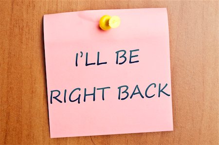 simsearch:400-04332823,k - I'll be right back word  post it on wooden wall Foto de stock - Royalty-Free Super Valor e Assinatura, Número: 400-04332845