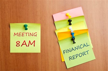 simsearch:400-04835143,k - Meeting reminder post it on wooden wall Stock Photo - Budget Royalty-Free & Subscription, Code: 400-04332908