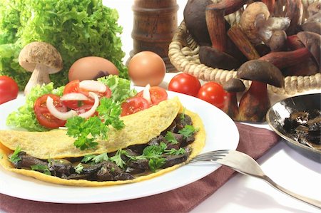 an omelet stuffed with wild mushrooms and fresh salad Stock Photo - Budget Royalty-Free & Subscription, Code: 400-04333264