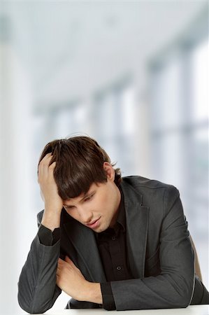 simsearch:400-05697520,k - Businessman in depression, with hand on forehead. Foto de stock - Royalty-Free Super Valor e Assinatura, Número: 400-04333684