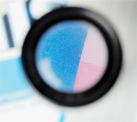 round objects - Stochastic offset printing raster seen trough a loupe. Photographie de stock - Aubaine LD & Abonnement, Code: 400-04344954