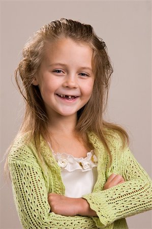 Little girl in green Foto de stock - Super Valor sin royalties y Suscripción, Código: 400-04345086