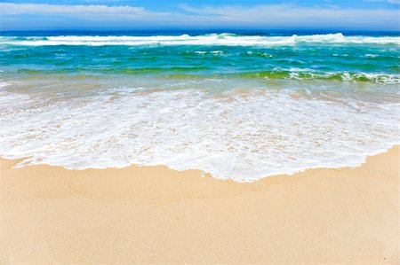 simsearch:400-04389918,k - Open beach on a tropical island with sky Photographie de stock - Aubaine LD & Abonnement, Code: 400-04345146