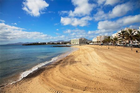 simsearch:400-07682727,k - Fantastic image of a town beach with blue sky Stock Photo - Budget Royalty-Free & Subscription, Code: 400-04345226