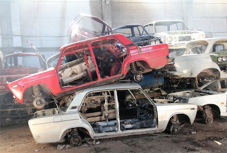 simsearch:400-04538091,k - heap of cars is returned for recycling as scrap metal Stockbilder - Microstock & Abonnement, Bildnummer: 400-04346847