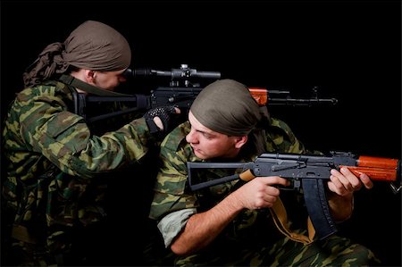simsearch:400-05371802,k - Two soldiers in camouflage uniform, isolated on black background Stockbilder - Microstock & Abonnement, Bildnummer: 400-04347151