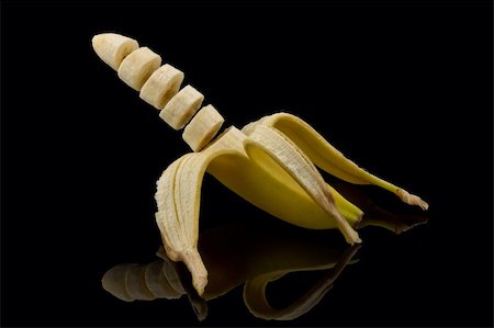 seeds floating in the air - Partly peeled banana with floating slices on reflecting black background Foto de stock - Super Valor sin royalties y Suscripción, Código: 400-04347198