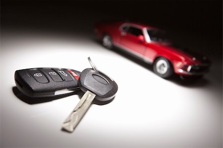 simsearch:400-07445673,k - Car Keys and Sports Car Under Spot Light. Photographie de stock - Aubaine LD & Abonnement, Code: 400-04347419