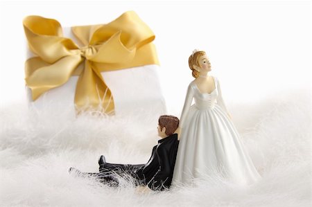 simsearch:400-04741437,k - Wedding cake figurines with gold ribbon gift on white Stock Photo - Budget Royalty-Free & Subscription, Code: 400-04348256