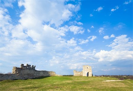 simsearch:400-05243959,k - Spring view of ancient castle ruins ( Kremenets city , Ternopil Region, Ukraine). Built in 12th century. Foto de stock - Royalty-Free Super Valor e Assinatura, Número: 400-04348285