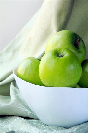 simsearch:400-07823938,k - Stylish green Granny Smith apples Photographie de stock - Aubaine LD & Abonnement, Code: 400-04348586